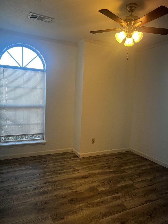 Building Photo - 1015 Ruby Dr