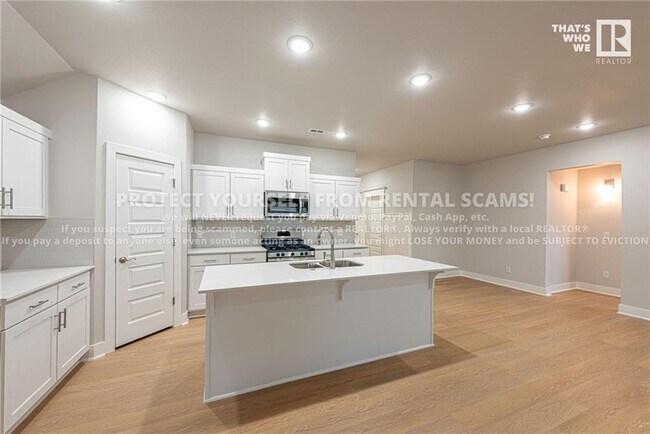 Building Photo - 582 Wagon Wheel Ave