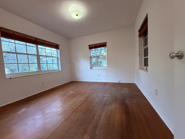 Building Photo - 2841 SW 33rd Ave