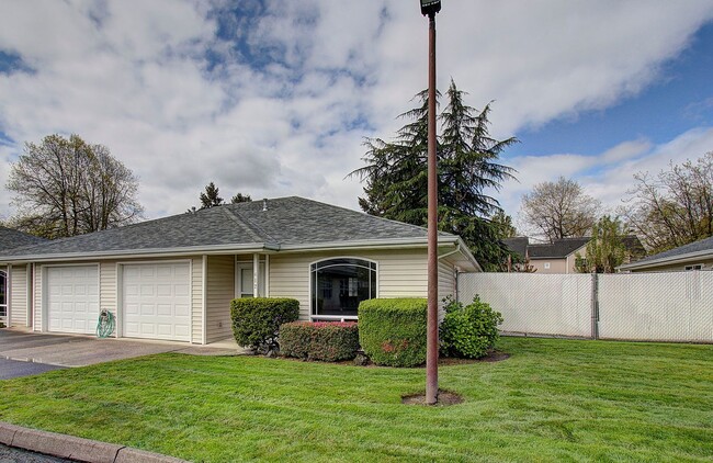 Building Photo - Beautiful Updated 2BR/2BA in 55+ Fisher Landing Community – Available Now!