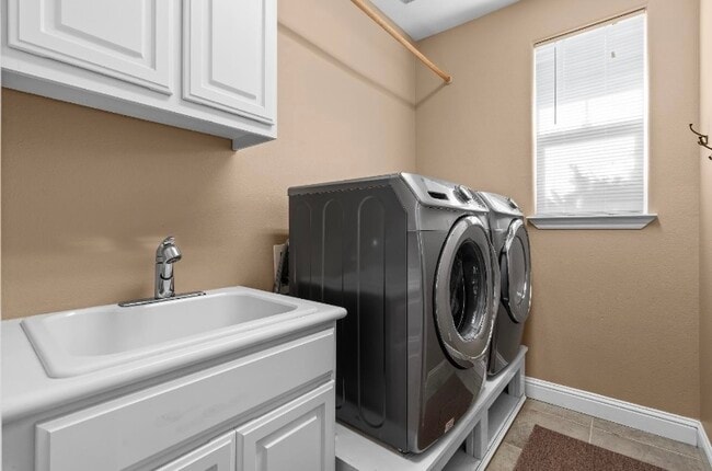 Building Photo - 300 W Alameda Dr