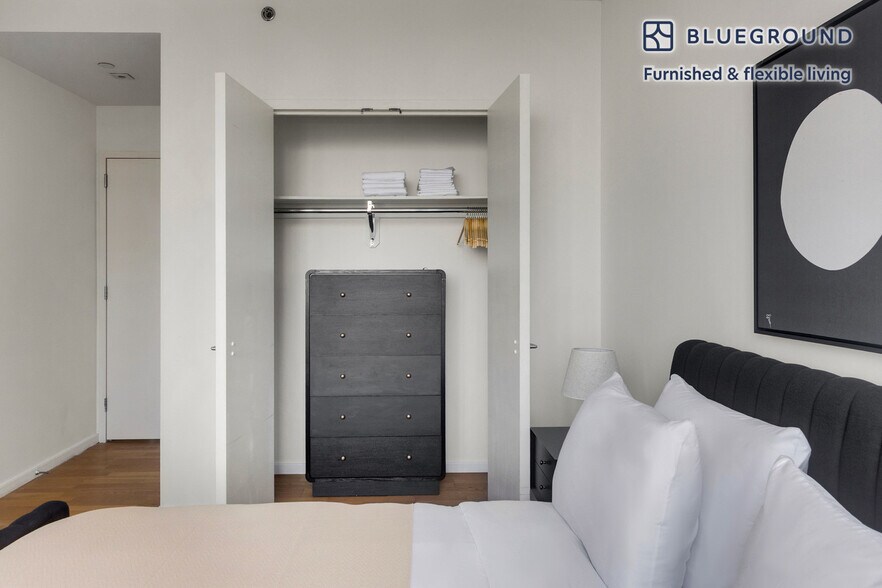 Building Photo - 635 W 42nd St