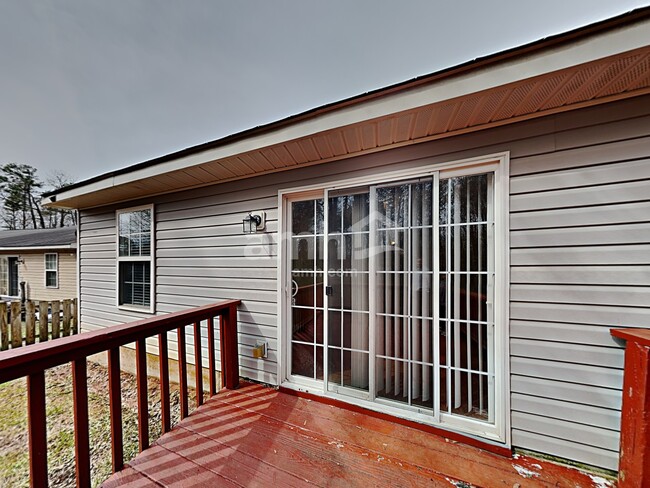 Building Photo - 508 Shoresbrook Rd