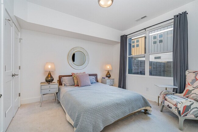 Building Photo - 1659 Duckworth Ave