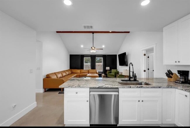 Building Photo - 249 Hill Dr