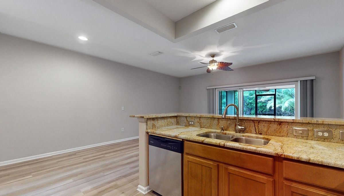 Building Photo - 5881 Moonstone Ct