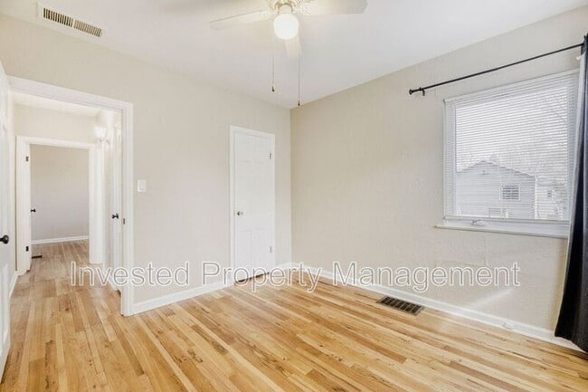 Building Photo - 4670 S Washington St