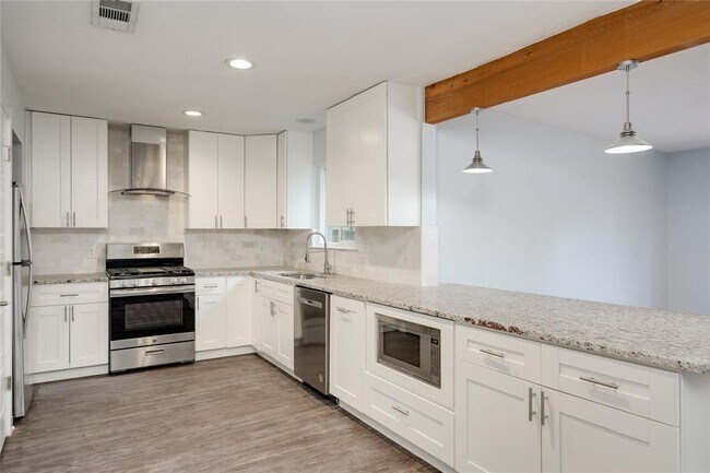 Building Photo - 5402 Chevy Cir