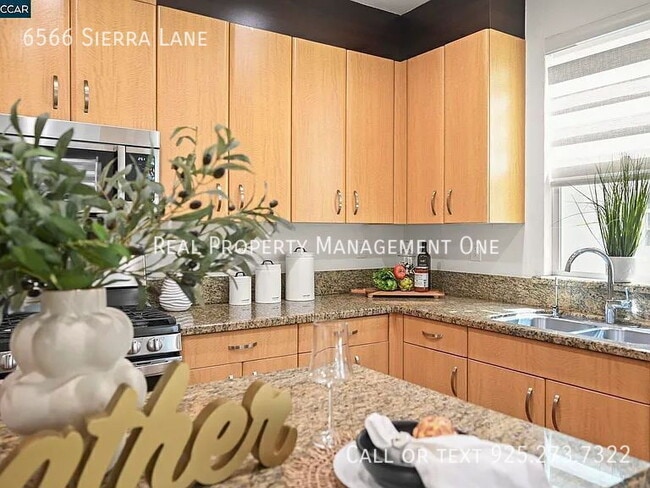 Building Photo - 6566 Sierra Ln