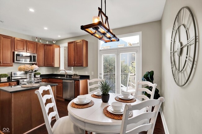 Building Photo - 529 E New York St