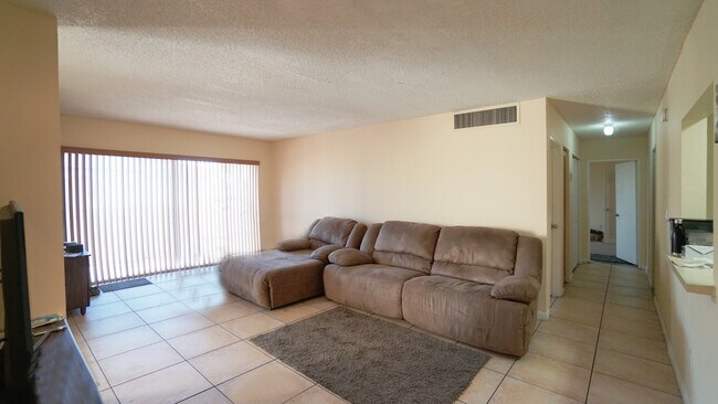 Building Photo - 4670 NW 79th Ave
