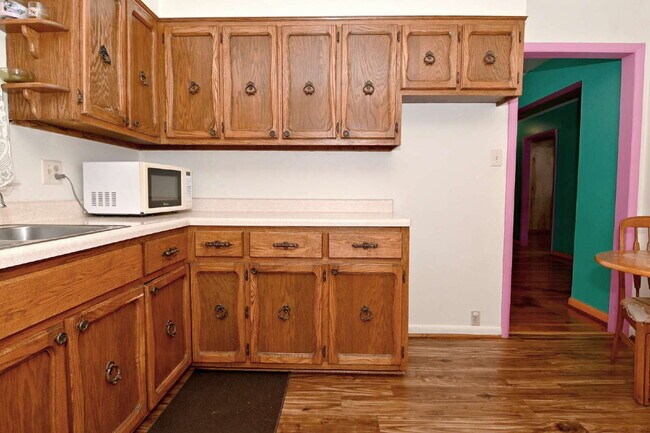 Building Photo - Charming 3-Bedroom Retreat with 2 Full Baths on South Meridian Street – 1516 Sq Ft of Comfort in ...