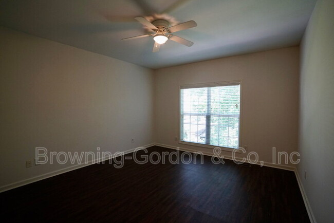 Building Photo - 3400 Love Cir