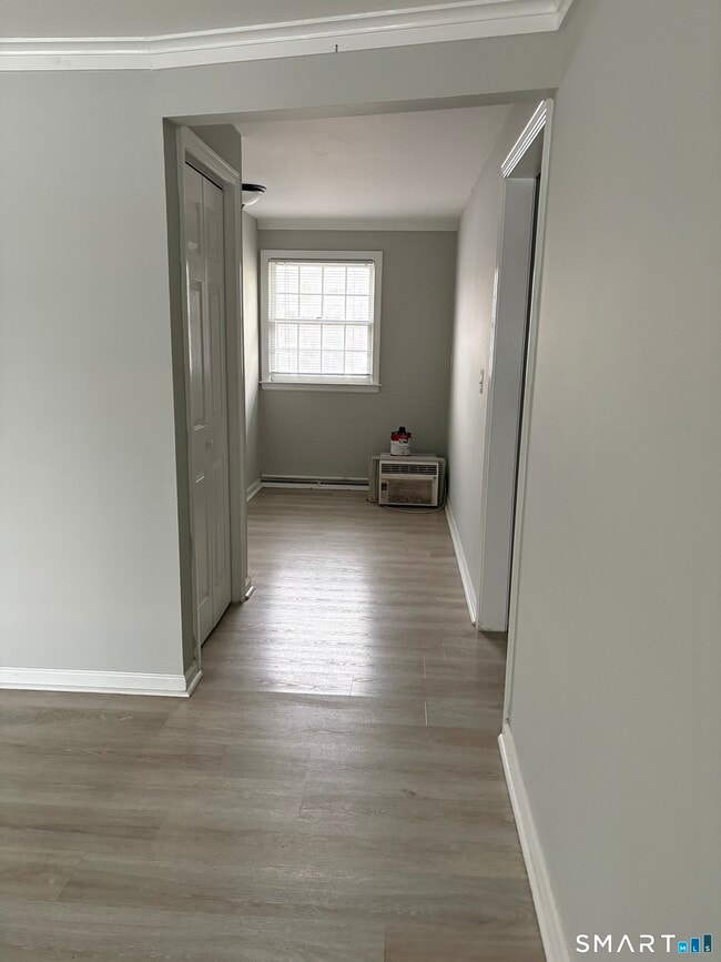 Building Photo - 832 Milford Point Rd