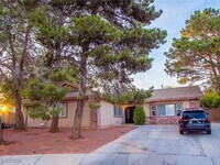 Building Photo - 5033 Saluda Cir