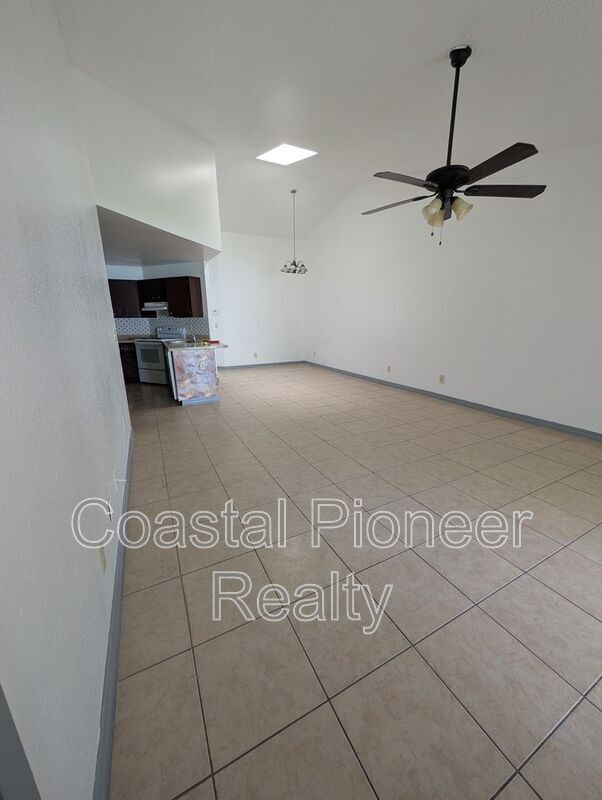 Building Photo - 1331 Coolridge Dr