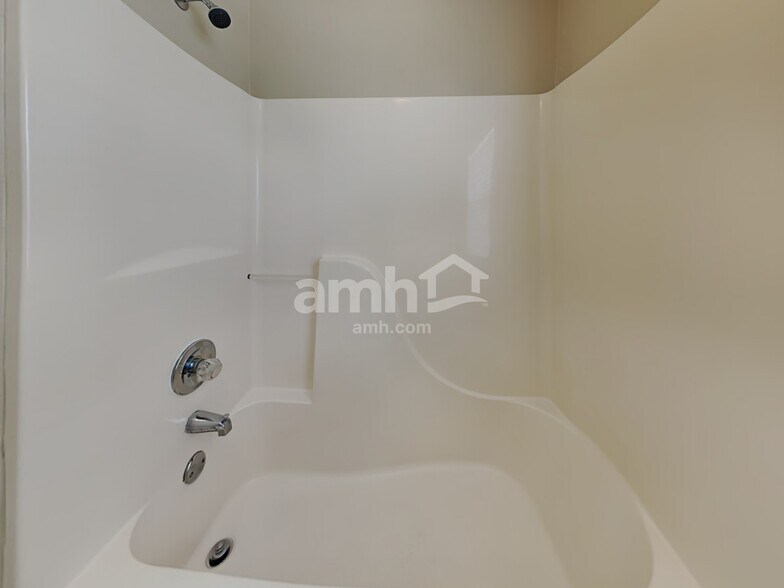Building Photo - 5806 Manor Ridge Trl