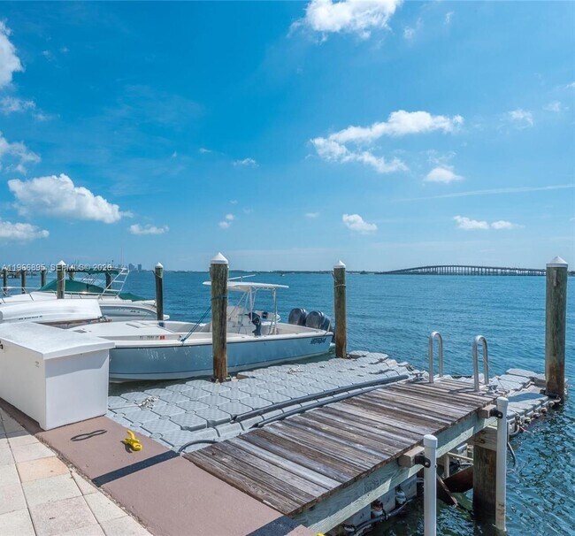 Building Photo - 2101 Brickell Ave