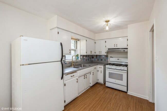 Building Photo - 541 Barnsdale Rd