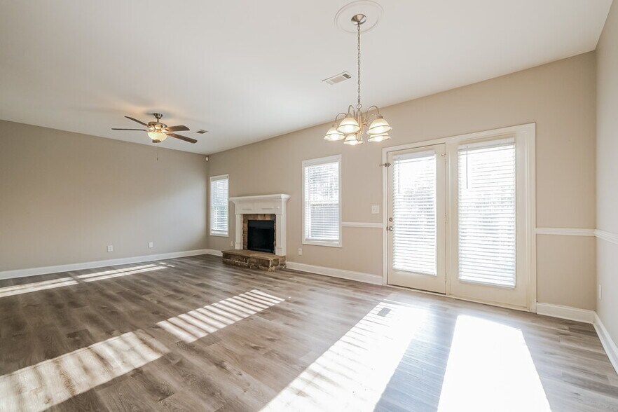 Building Photo - 1990 Lily Valley Dr