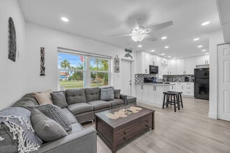 Building Photo - 2364 Pineapple Ave