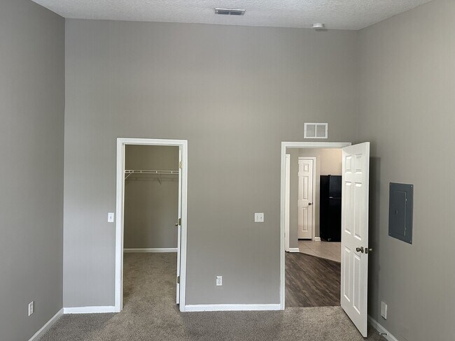 Building Photo - 575 Oakleaf Plantation Pkwy #615