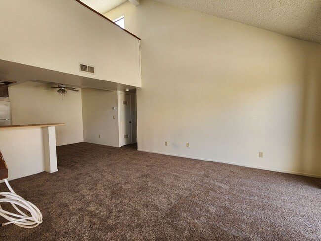 Building Photo - CUTE 2ND FLOOR  1 BEDROOM CONDO W/ LOFT