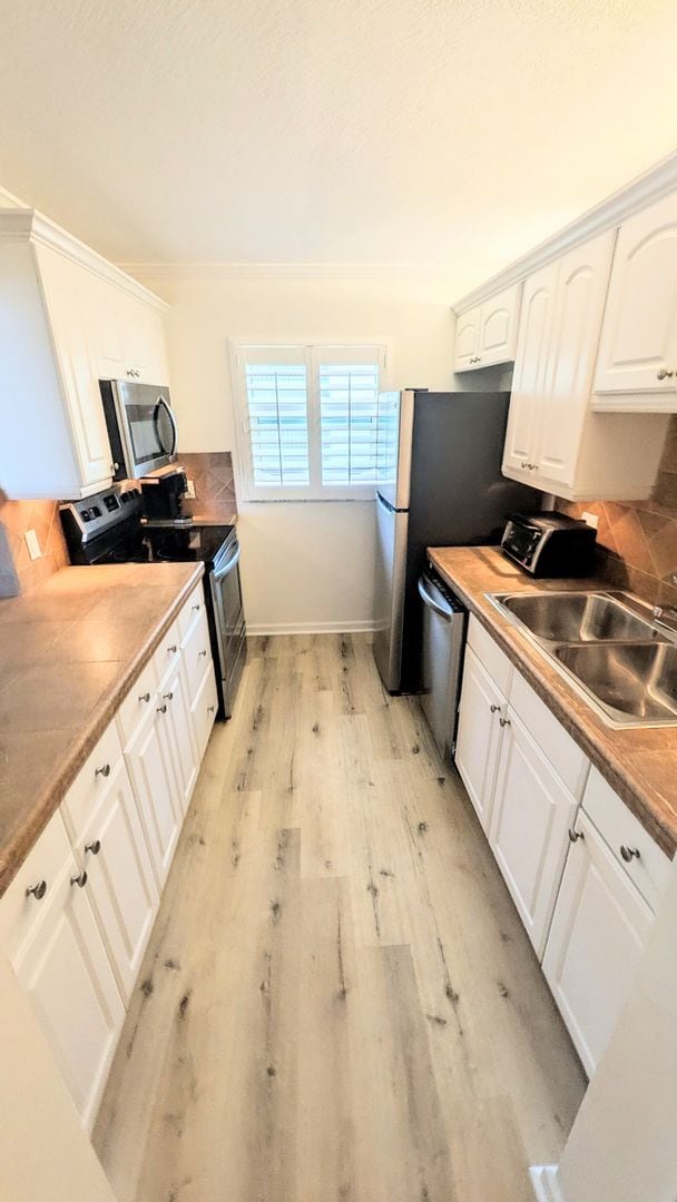 Building Photo - Seasonal/short term 2/2 condo rental with full water view on Longboat Key.