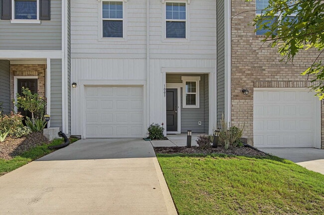 Building Photo - Furnished 3-Bed Townhouse in Durham