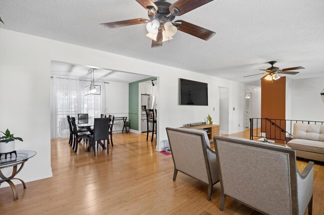 Building Photo - 8410 Smoketree Cir