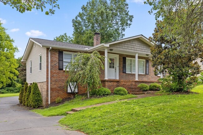 Building Photo - 2418 Cres Club Dr