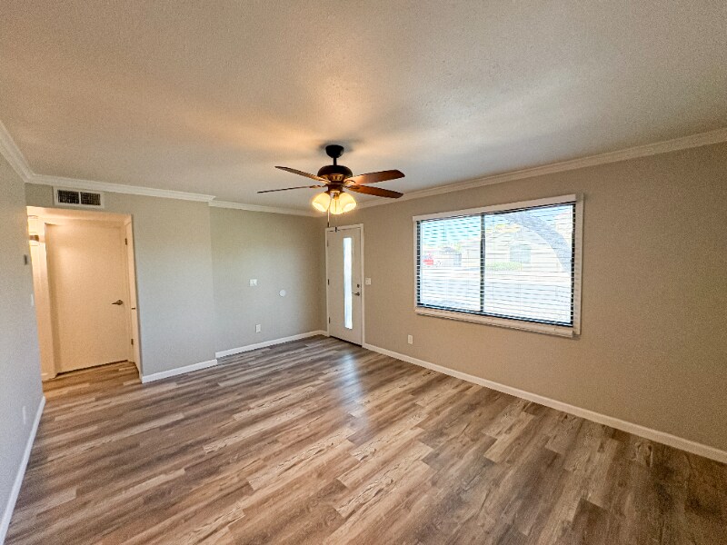 Building Photo - 515 E Dunbar Dr