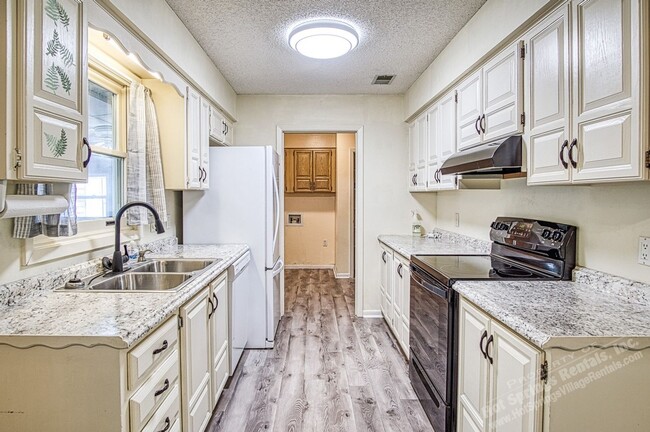 Building Photo - Central Hot Springs Village/Home/Unfurnished