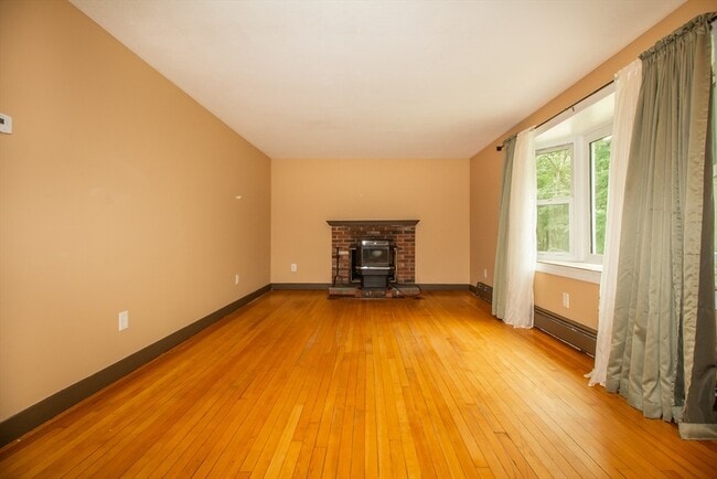 Building Photo - 186 Providence St