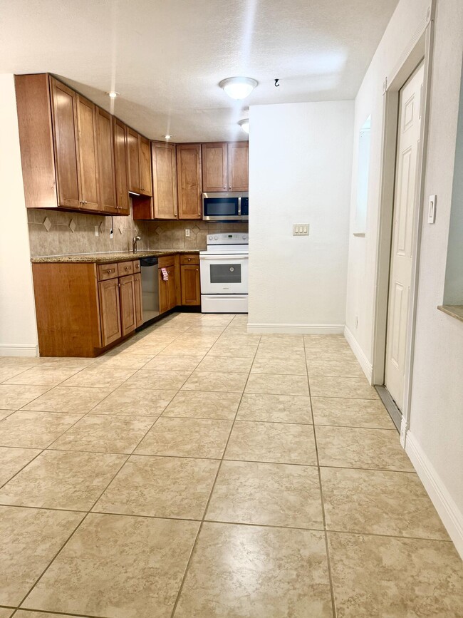 Building Photo - 199 E McNab Rd