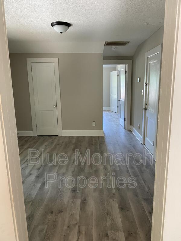 Building Photo - 5249 Clearwater Lake Rd