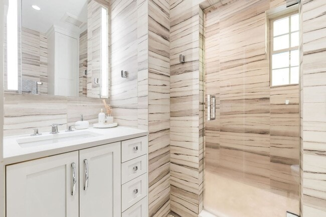 Building Photo - 1490 Beacon St