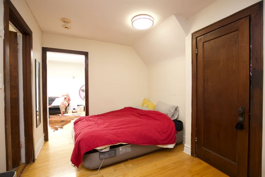 Building Photo - 733 Elm