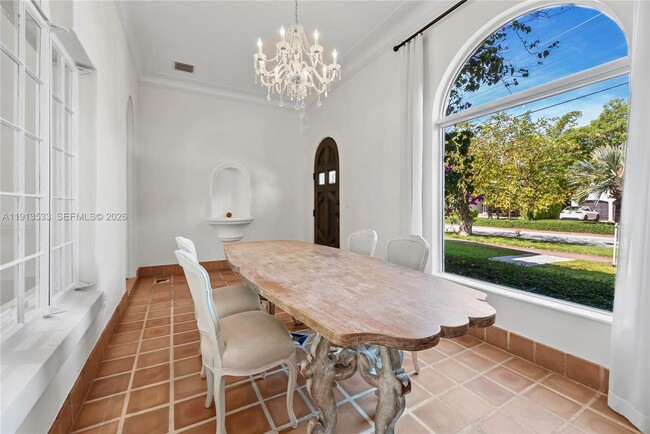 Building Photo - 5800 La Gorce Dr
