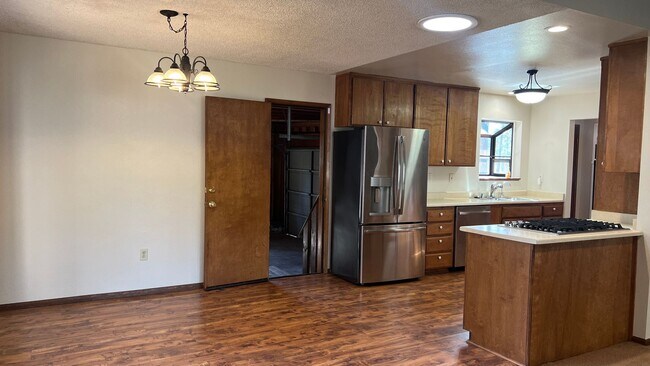 Building Photo - Two Bedroom Two bath home with attached Ga...