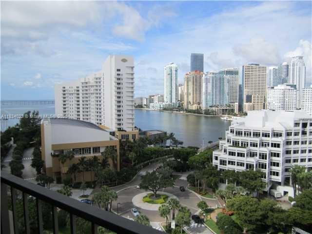 Primary Photo - 520 Brickell Key Dr