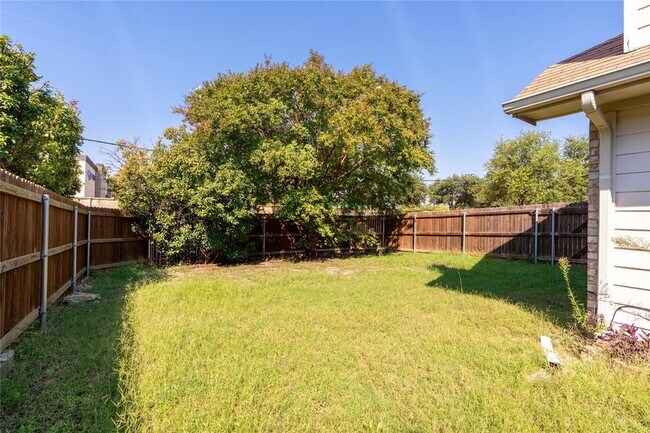 Building Photo - 904 Westminister Ave