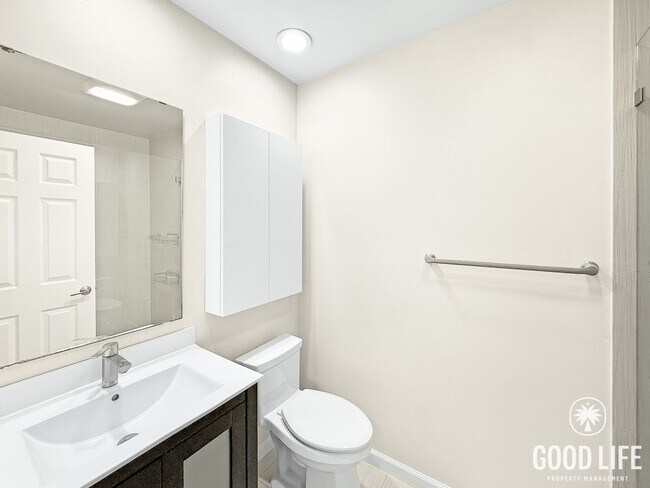 Building Photo - Top-Floor 3BR Retreat with Balcony Views & In-Unit Laundry in San Diego!