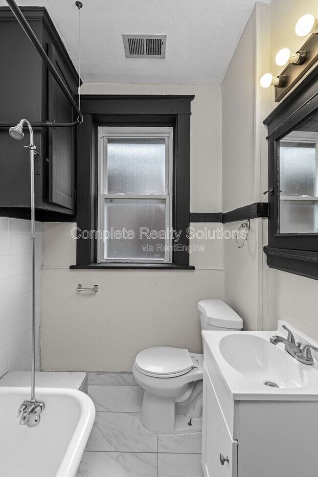 Building Photo - 4301 S 38th St