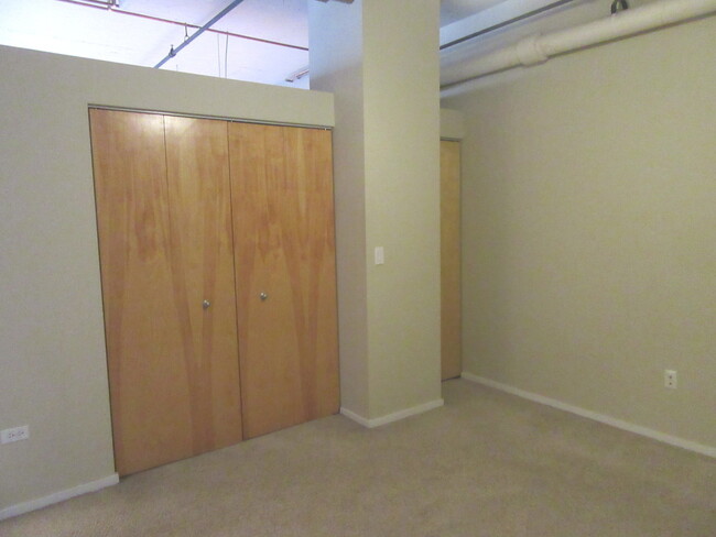 Building Photo - 6 S Laflin St