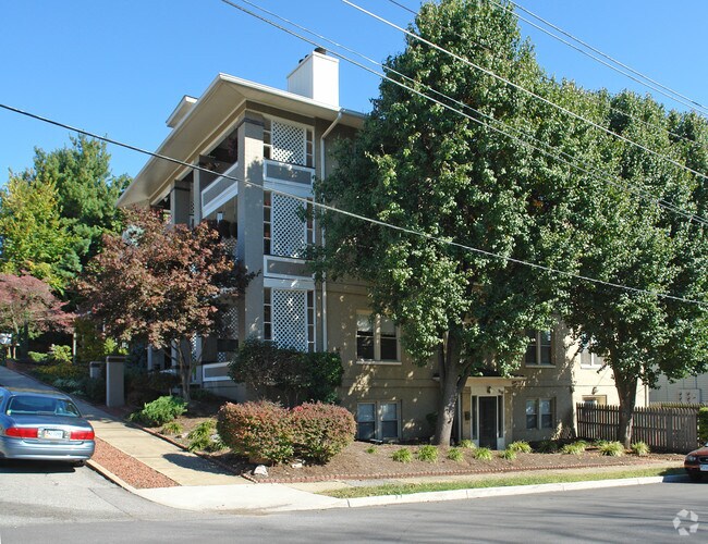 119 Highland Ave SW 119 Highland Ave SW Roanoke VA 24016 Apartment