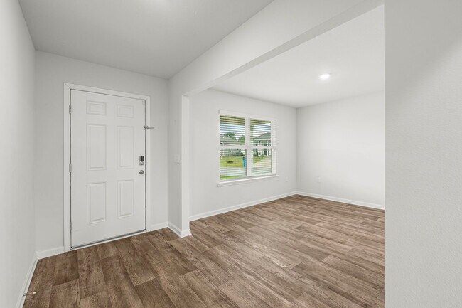 Building Photo - 5832 Viking Wy