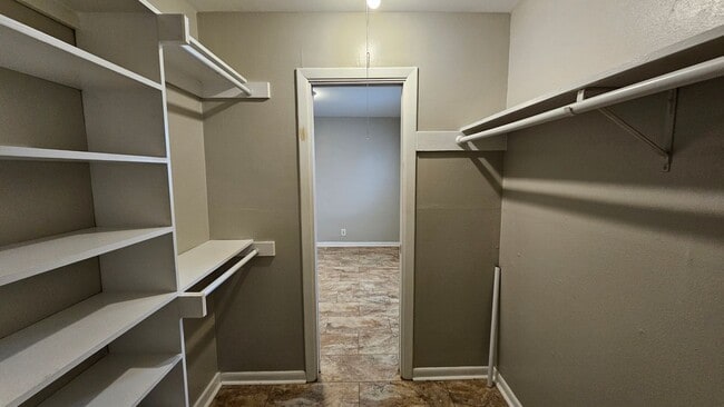 Building Photo - 2115 Glenwood Ln