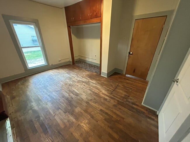 Building Photo - 1124 N Cherry St