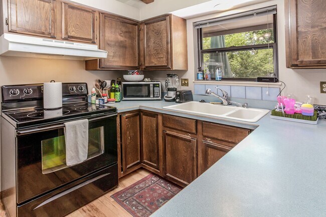 Building Photo - 3 Bedroom 2.5 Bath in Parkwood, Fort Collins